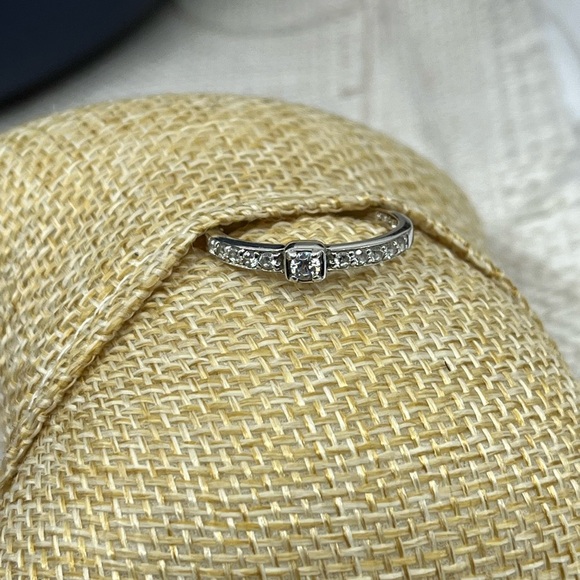 Vintage 925 FAS Sterling Silver Ring Size 7 CZ Solitaire & Channel Accents - Picture 6 of 17